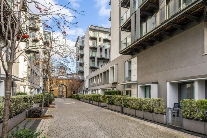 Flat Duke of Wellington Avenue in Greater London