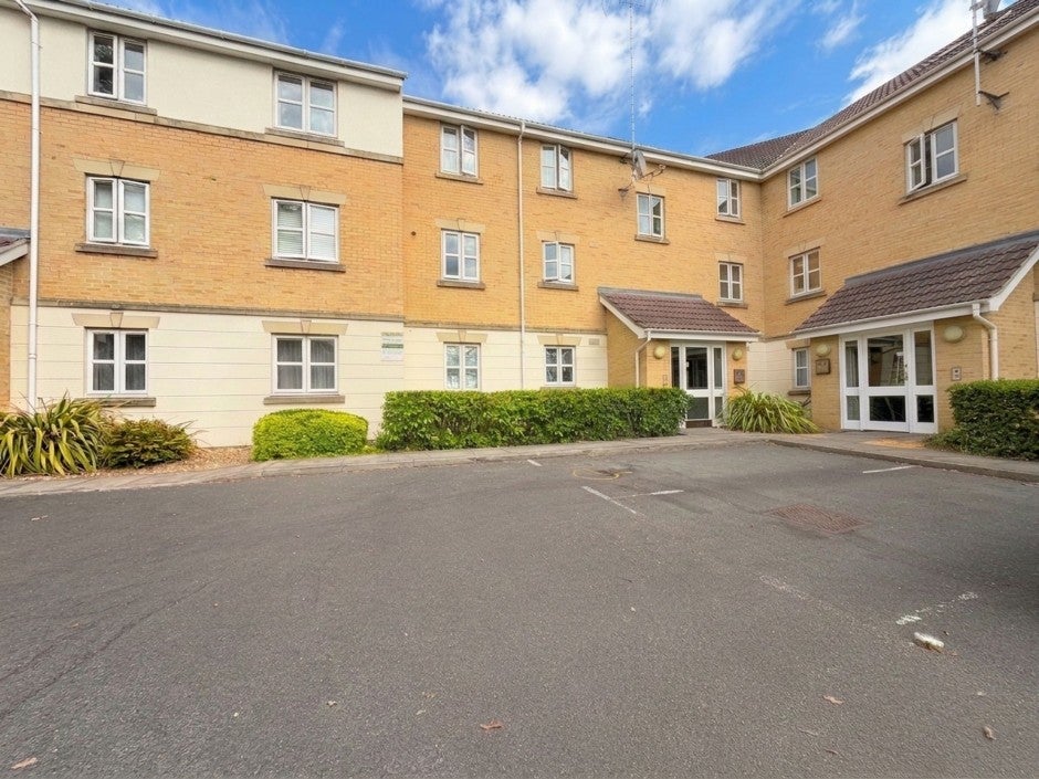 Flat Scholars Walk in Slough