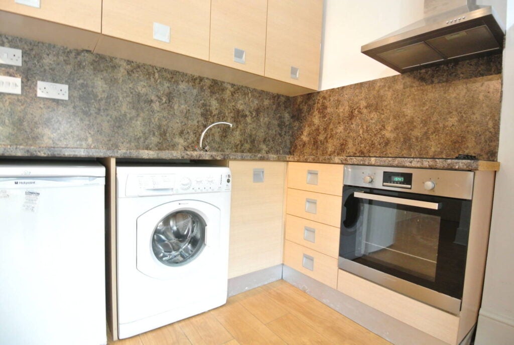 Room Rutland Park in Greater London