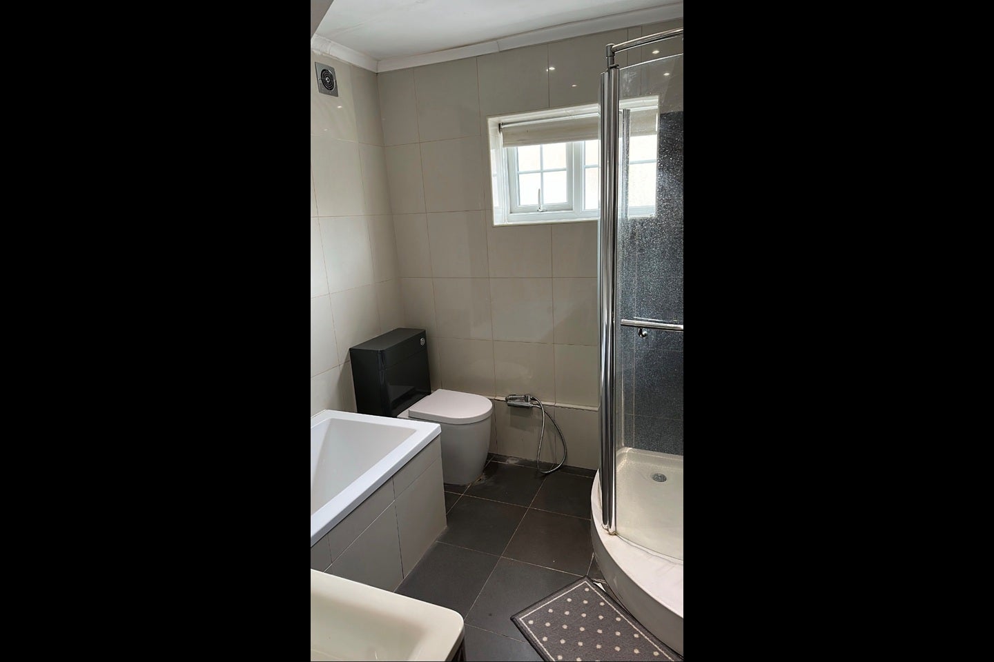 Room Great Central Avenue in Greater London