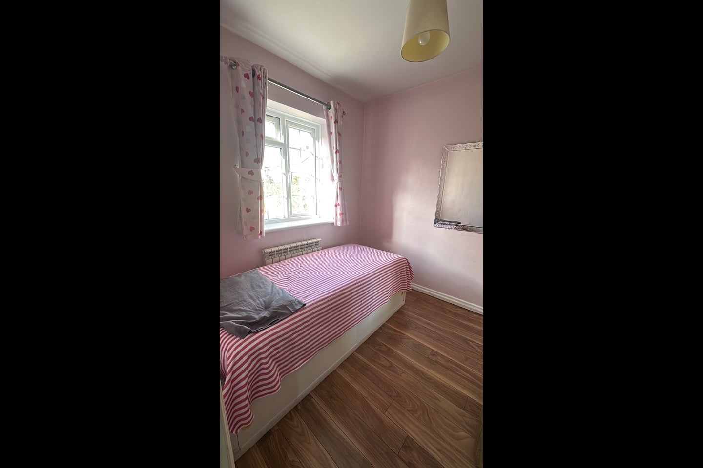 Room Great Central Avenue in Greater London