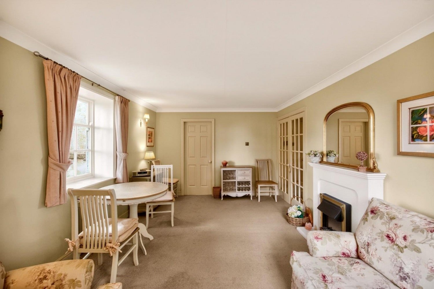 Flat Goldsborough Court in Goldsborough