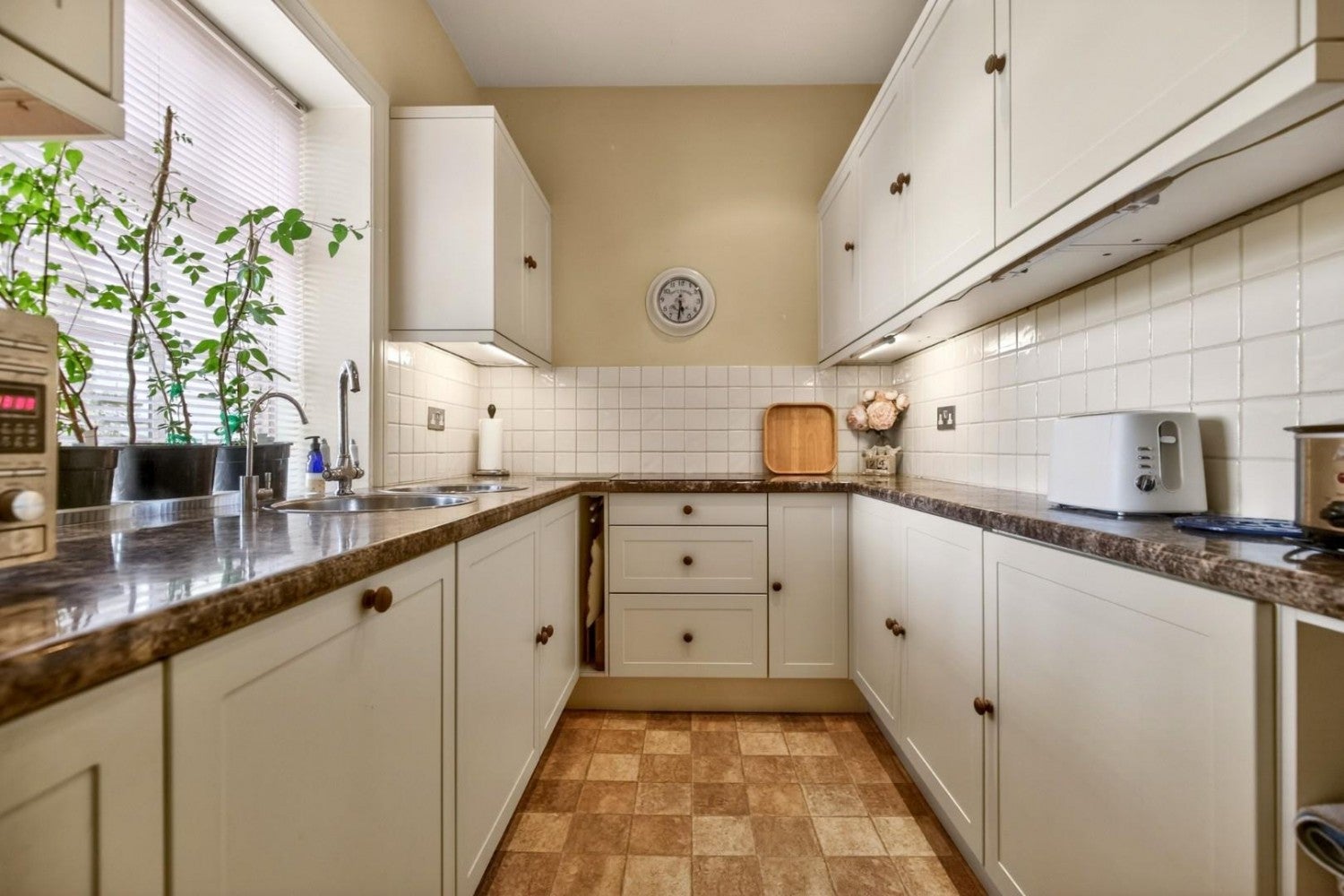 Flat Goldsborough Court in Goldsborough