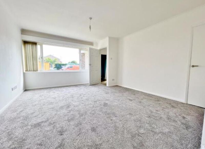 Flat Stroud Green Drive in Arun