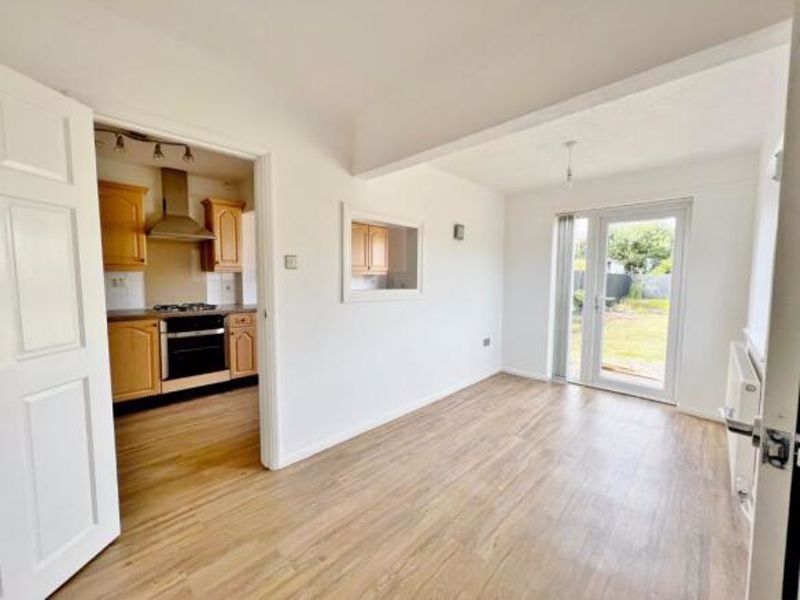 Flat Stroud Green Drive in Arun