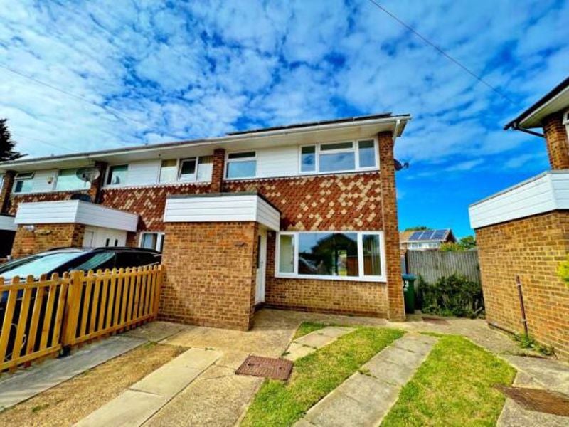 Flat Stroud Green Drive in Arun
