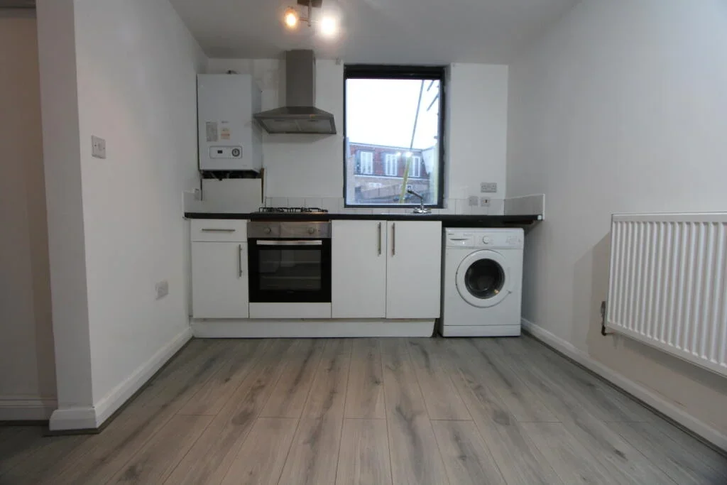 Flat Mitcham Road in Greater London