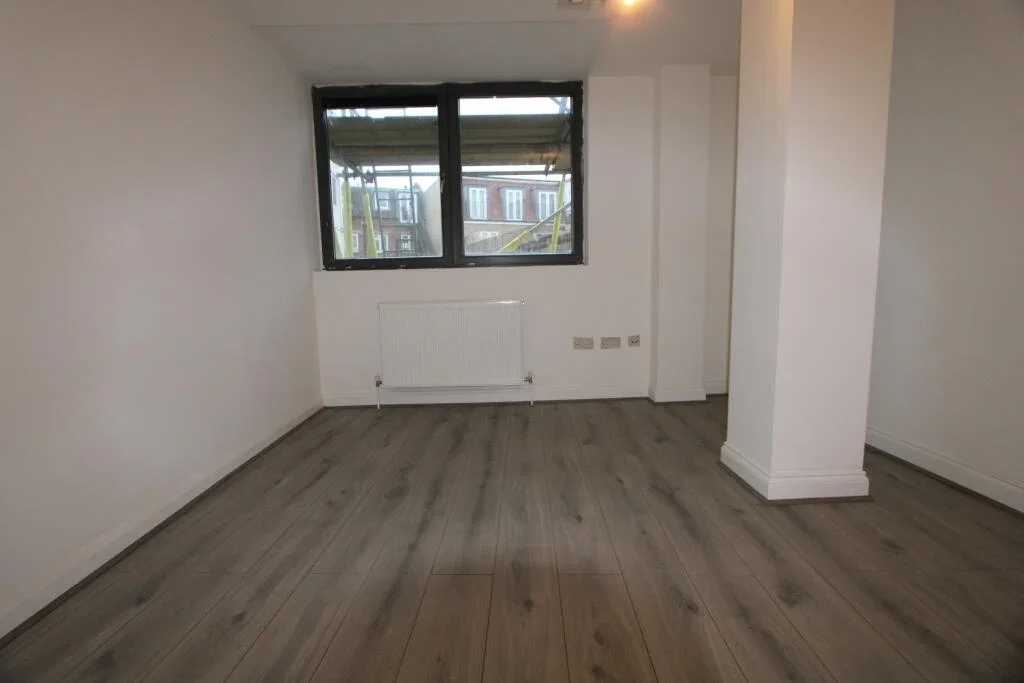 Flat Mitcham Road in Greater London