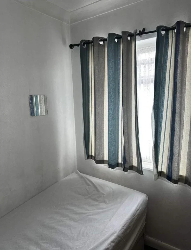 Room Shirley Grove in Greater London