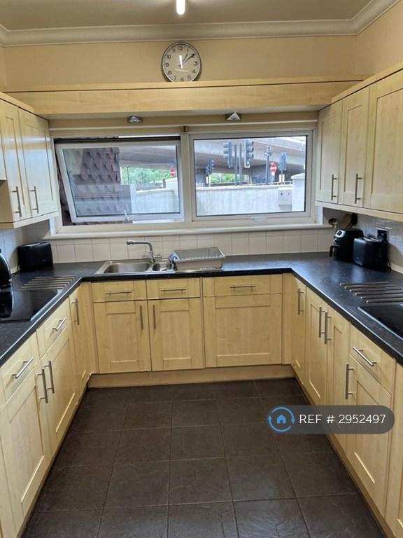 Room Fearon Street in Greater London