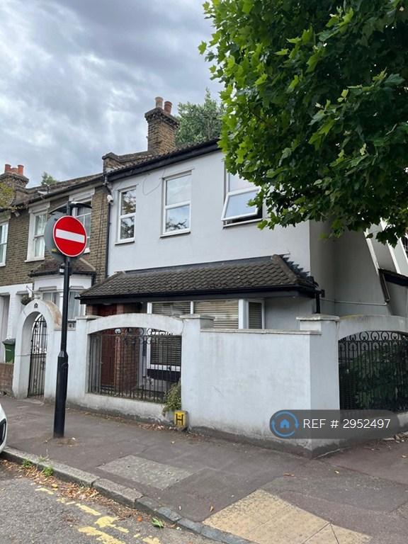 Room Fearon Street in Greater London