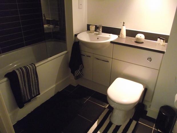 Flat Blackwall Way in Greater London