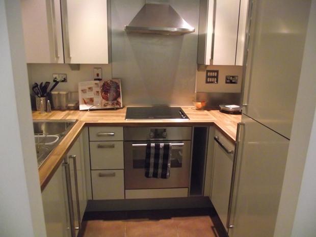 Flat Blackwall Way in Greater London