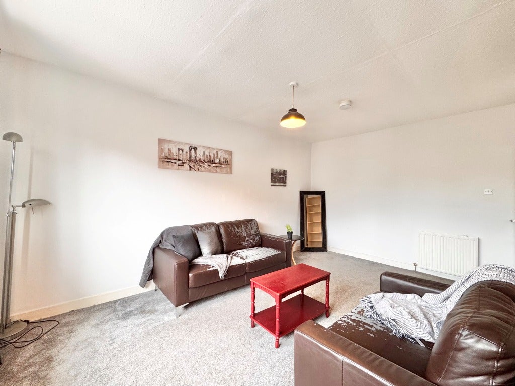 Flat Thornwood Avenue in Glasgow