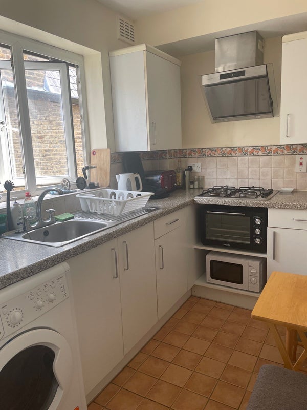 Room Cambridge Drive in Greater London