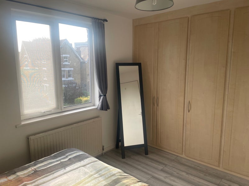 Room Cambridge Drive in Greater London