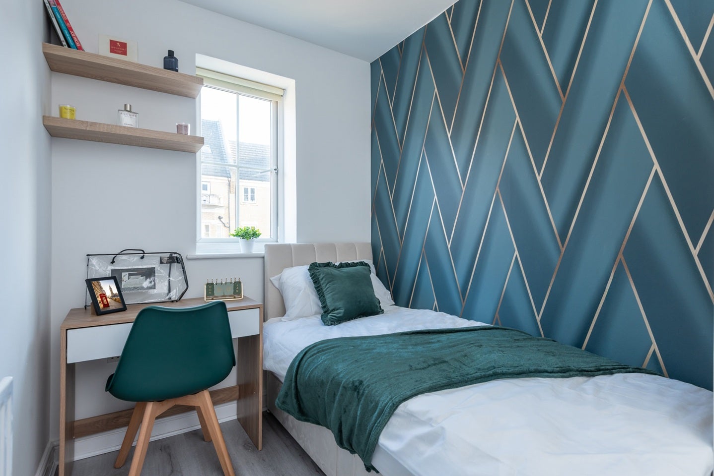Flat Kelly Avenue in Greater London