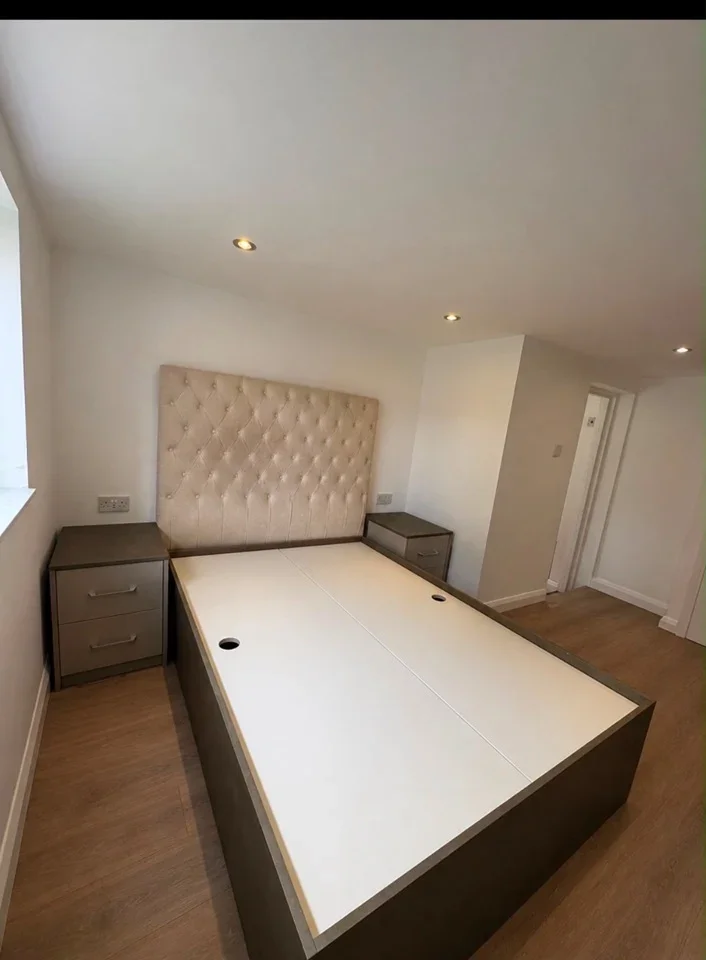 Room Hanworth Road in Greater London