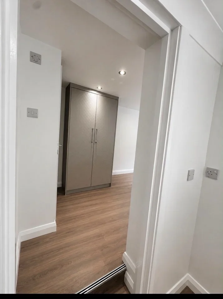 Room Hanworth Road in Greater London