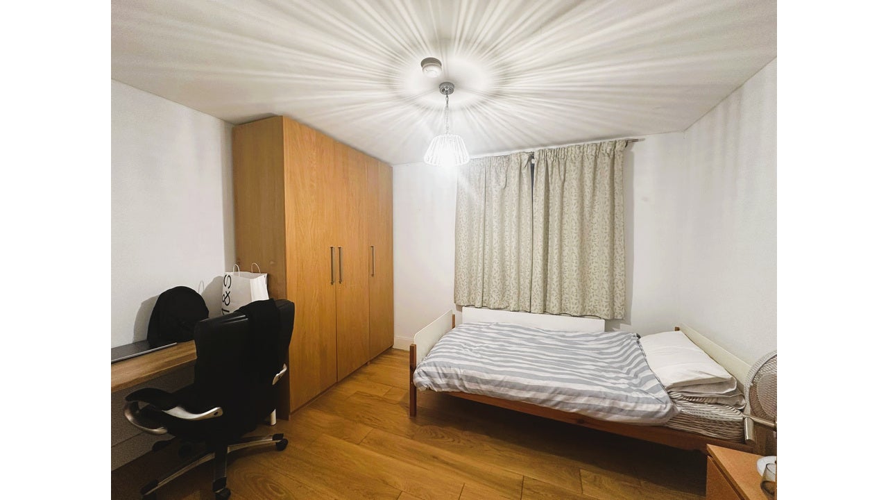 Flat Millet Road in Greater London