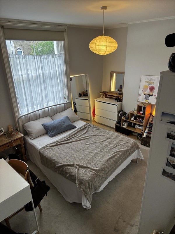 Room Englefield Road in Greater London