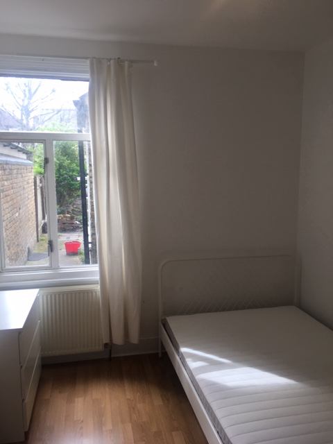 Room Charlmont Road in Greater London