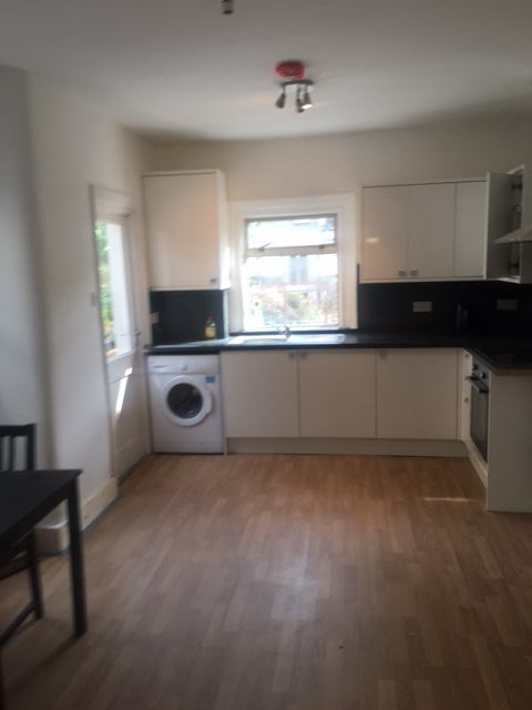 Room Charlmont Road in Greater London
