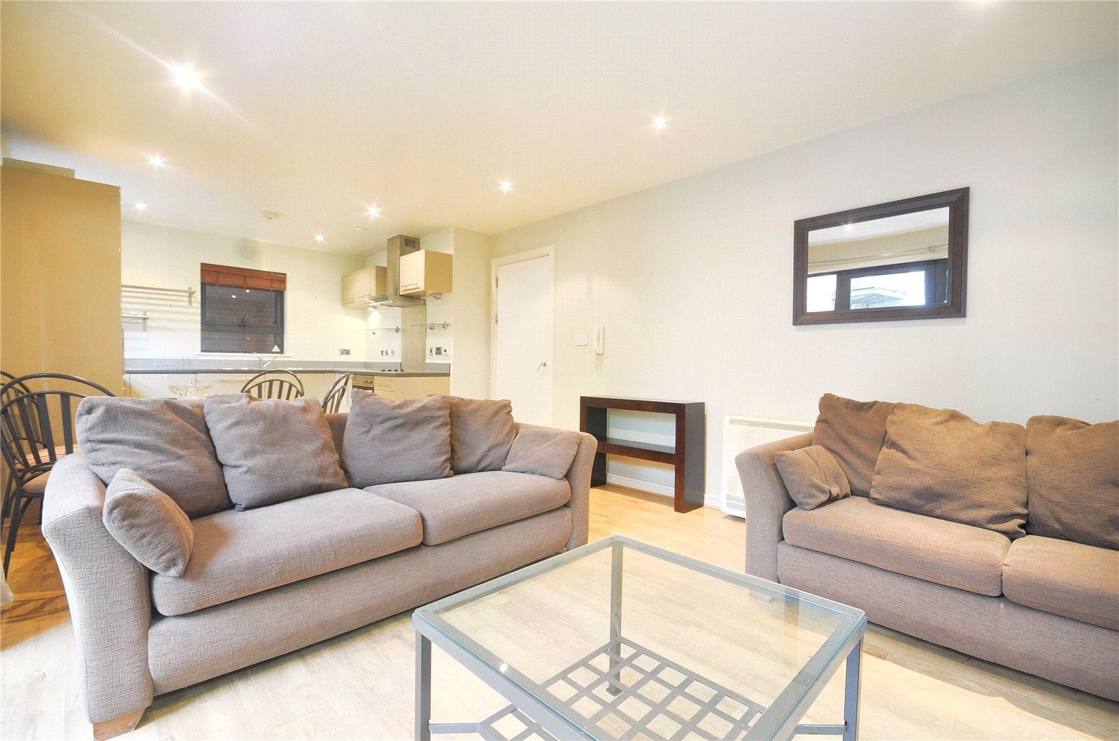 Flat Parrs Wood Road in Manchester