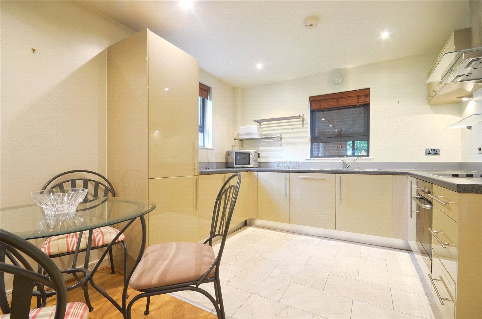 Flat Parrs Wood Road in Manchester