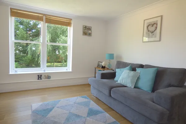Flat Broadwater Down in Tunbridge Wells