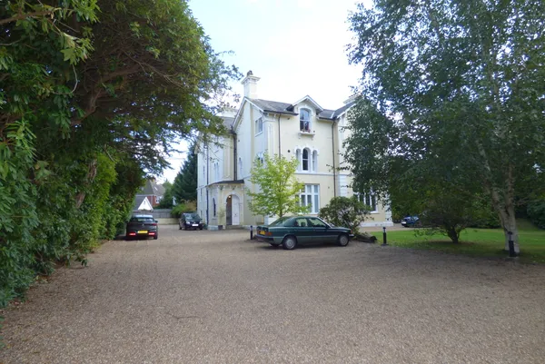 Flat Broadwater Down in Tunbridge Wells