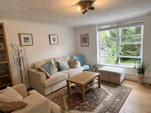 Flat Broadwater Down in Tunbridge Wells