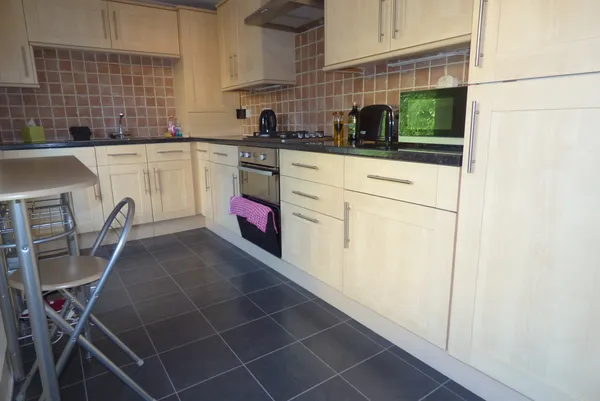 Flat Broadwater Down in Tunbridge Wells