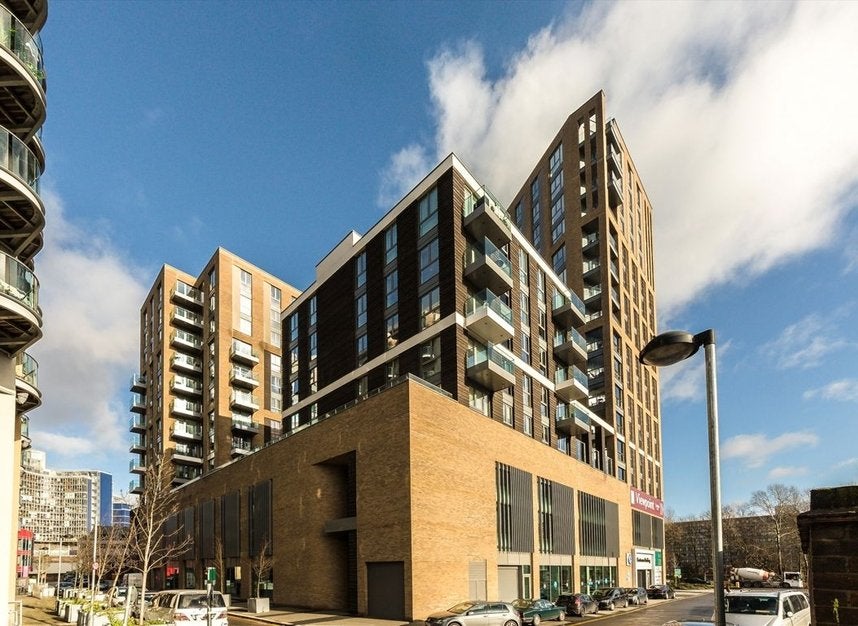 Flat Bridges Court in Greater London