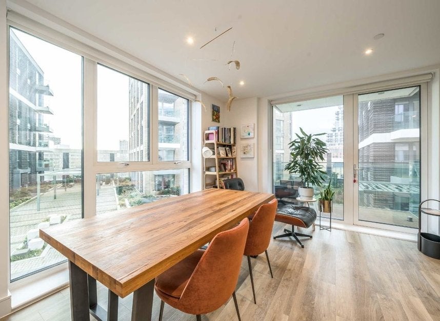 Flat Bridges Court in Greater London