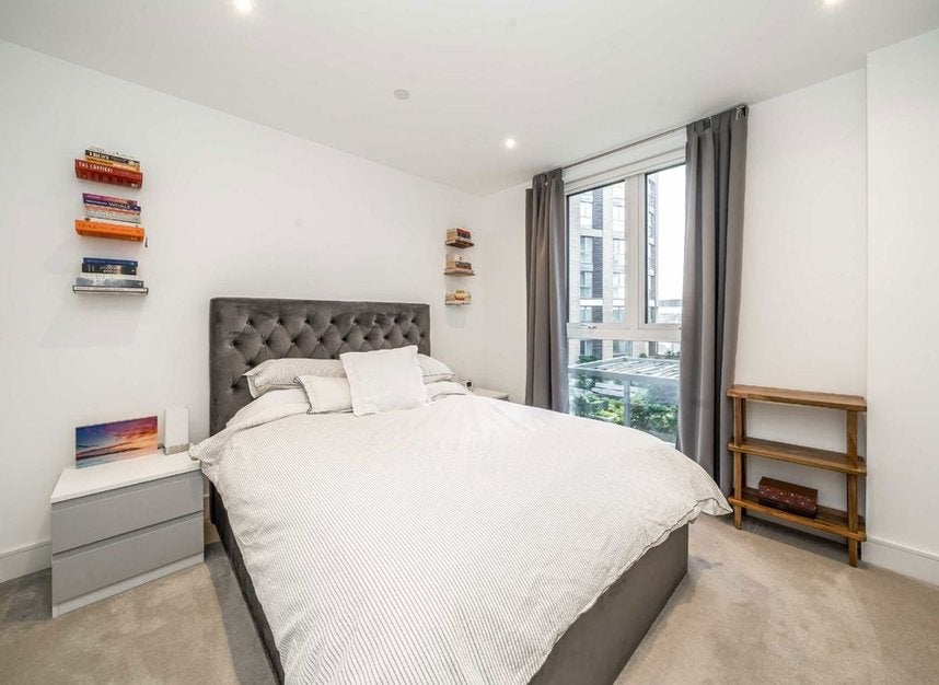 Flat Bridges Court in Greater London
