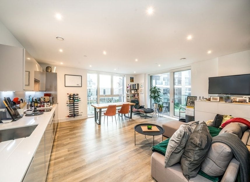 Flat Bridges Court in Greater London
