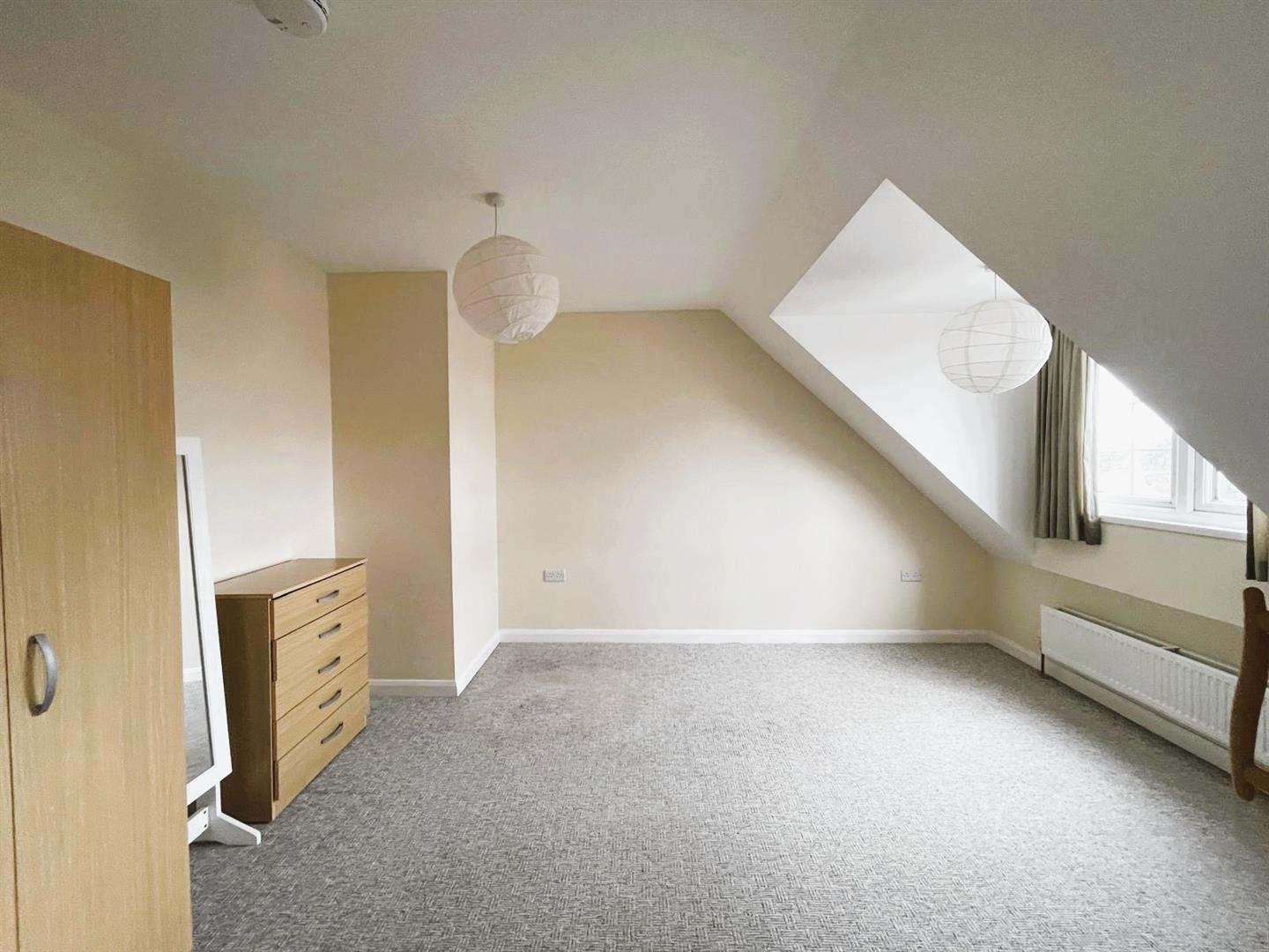 Flat Upper Sutton Lane in Greater London
