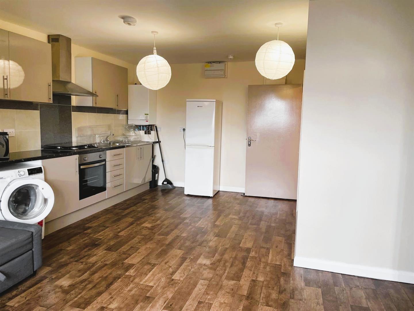 Flat Upper Sutton Lane in Greater London