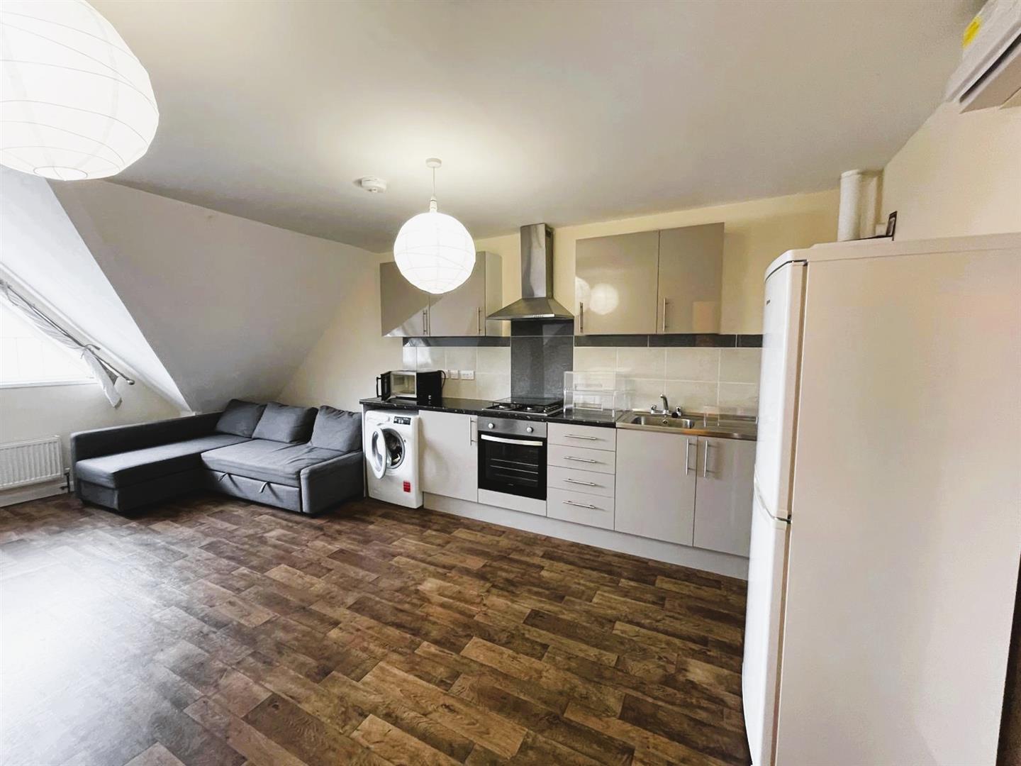 Flat Upper Sutton Lane in Greater London
