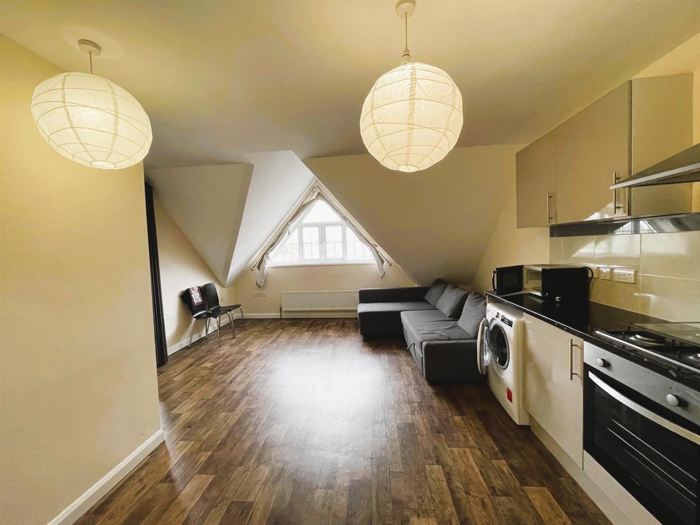 Flat Upper Sutton Lane in Greater London