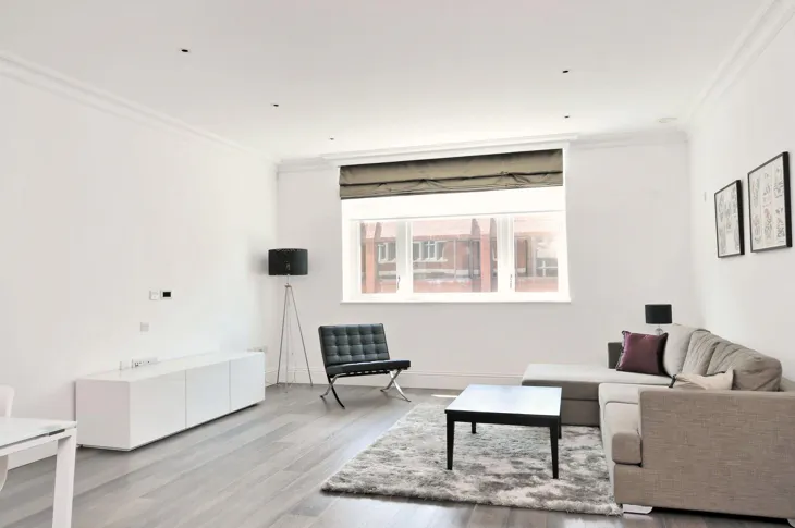Flat Leman Street in Greater London