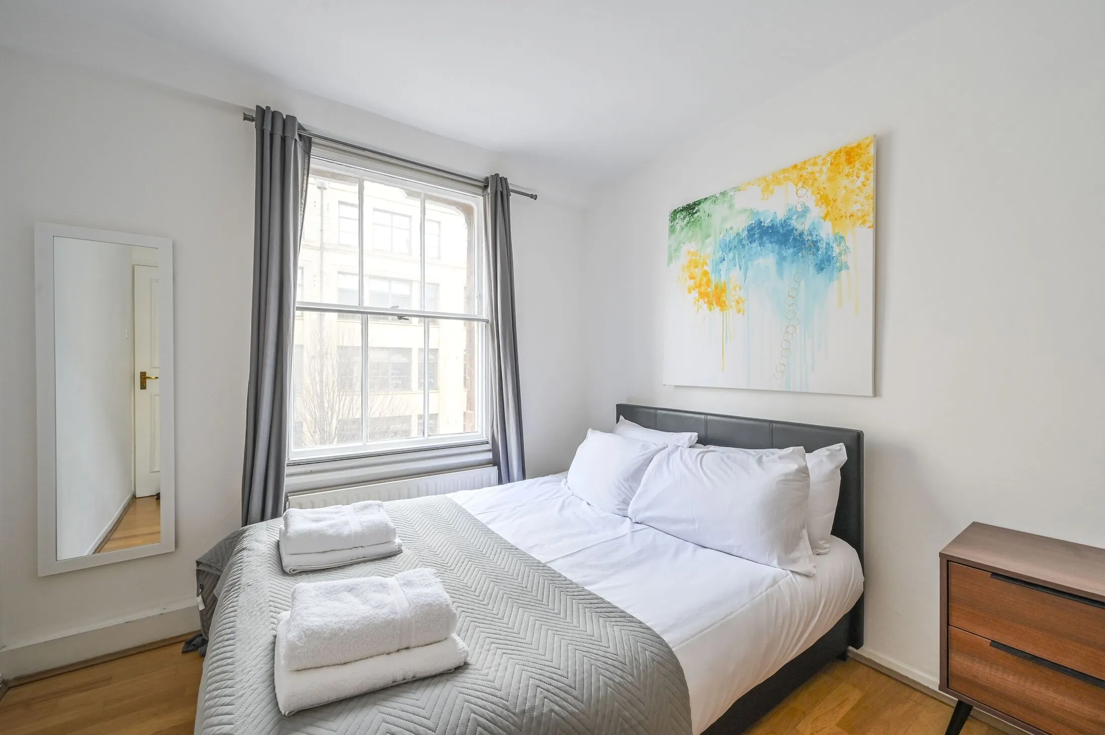 Flat Folgate Street in Greater London