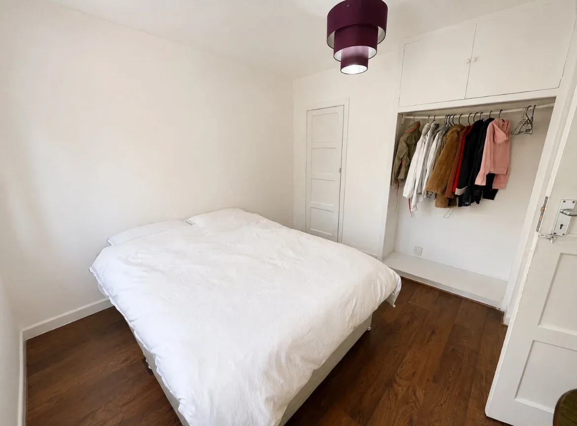 Room Sandown Way in Greater London