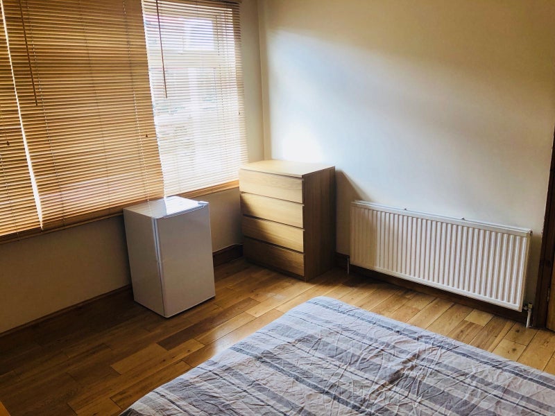 Room Woodmansterne Road in Greater London