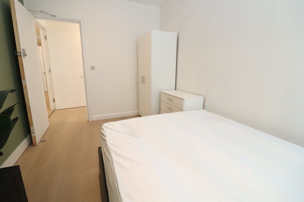 Room Globe Road in Greater London