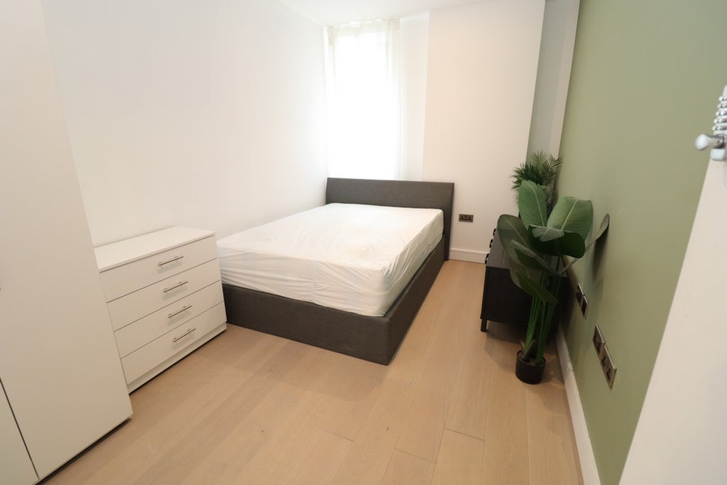 Room Globe Road in Greater London
