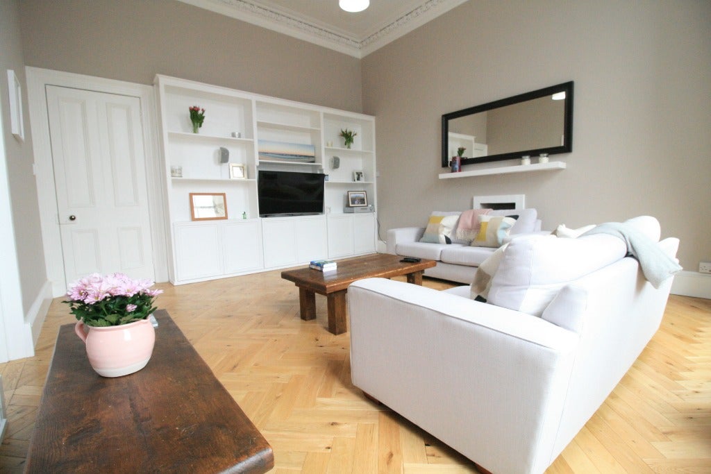 Flat Huntly Gardens in Glasgow