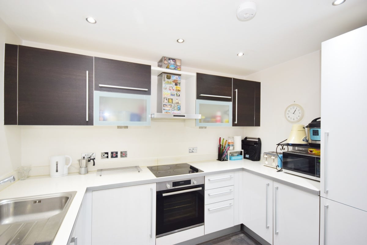 Flat Wheatcroft Court in Greater London