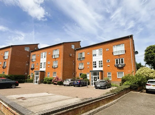Flat Avebury Avenue in Tonbridge and Malling